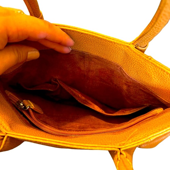 Tod’s brown camel colored leather handbag beautiful lining - Picture 6 of 12